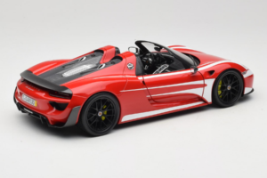 Porsche 918 Spyder Weissach Package Rood Witte Strepen Minichamps 1:18 110062442-O1 Metaal — afbeelding 3 van 8