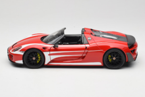 Porsche 918 Spyder Weissach Package Rood Witte Strepen Minichamps 1:18 110062442-O1 Metaal — afbeelding 4 van 8