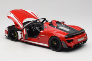 Porsche 918 Spyder Weissach Package Rood Witte Strepen Minichamps 1:18 110062442-O1 Metaal — afbeelding 5 van 8