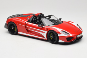 Porsche 918 Spyder Weissach Package Rood Witte Strepen Minichamps 1:18 110062442-O1 Metaal — afbeelding 6 van 8