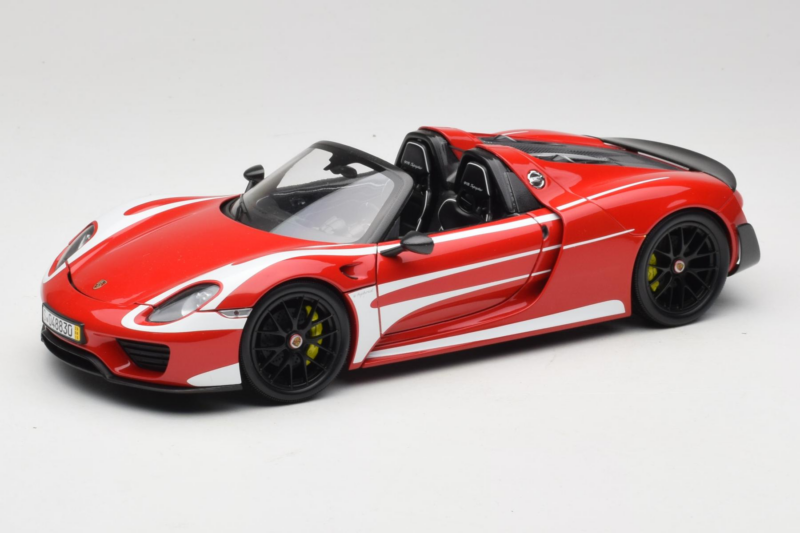 Porsche 918 Spyder Weissach Package Rood Witte Strepen Minichamps 1:18 110062442-O1 Metaal