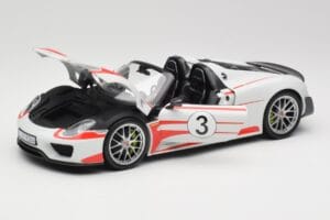 Porsche 918 Spyder Weissach Package Salzburg Minichamps 1:18 110062441 Metaal — afbeelding 2 van 8