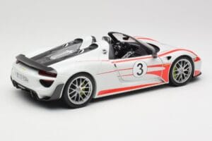 Porsche 918 Spyder Weissach Package Salzburg Minichamps 1:18 110062441 Metaal — afbeelding 3 van 8