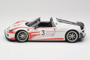 Porsche 918 Spyder Weissach Package Salzburg Minichamps 1:18 110062441 Metaal — afbeelding 4 van 8