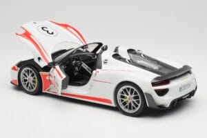 Porsche 918 Spyder Weissach Package Salzburg Minichamps 1:18 110062441 Metaal — afbeelding 5 van 8