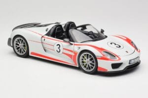 Porsche 918 Spyder Weissach Package Salzburg Minichamps 1:18 110062441 Metaal — afbeelding 6 van 8