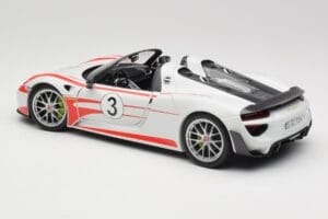 Porsche 918 Spyder Weissach Package Salzburg Minichamps 1:18 110062441 Metaal — afbeelding 7 van 8