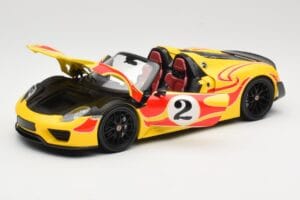 Porsche 918 Spyder Weissach Package Geel Met Strepen Minichamps 1:18 110062446 Metaal — afbeelding 2 van 8