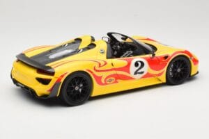 Porsche 918 Spyder Weissach Package Geel Met Strepen Minichamps 1:18 110062446 Metaal — afbeelding 3 van 8