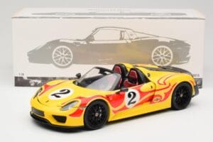 Porsche 918 Spyder Weissach Package Geel Met Strepen Minichamps 1:18 110062446 Metaal — afbeelding 8 van 8