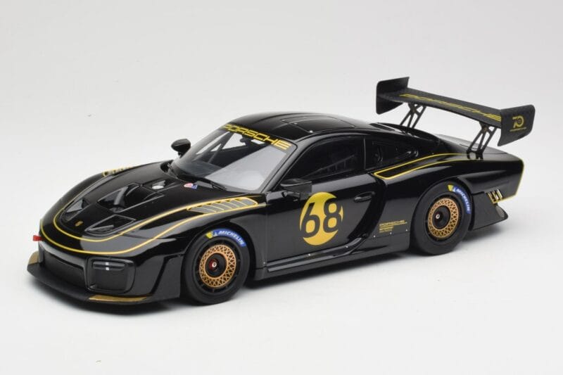Porsche 935/19 Zwart met Gouden Strepen Minichamps 1:18 155067568 Metaal