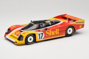 Porsche 962C Group C #17 D. Bell / H-J. Stuck / K. Ludwig 24 Hours of Le Mans 1988 Universal Hobbies 1:18 4704 Metaal