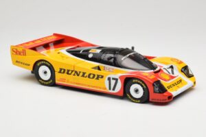 Porsche 962C Group C #17 D. Bell / H-J. Stuck / K. Ludwig 24 Hours of Le Mans 1988 Universal Hobbies 1:18 4704 Metaal — afbeelding 6 van 8