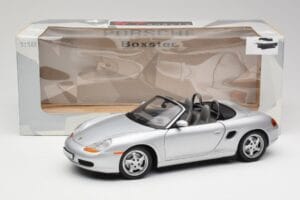 Porsche Boxster 986 Cabriolet Arctic Zilver Metallic UT Models 1:18 27852 Metaal — afbeelding 8 van 8