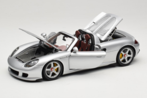 Porsche Carrera GT Silver Metallic Minichamps 1:18 WAP02103014 Metaal — afbeelding 2 van 8