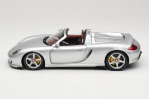 Porsche Carrera GT Silver Metallic Minichamps 1:18 WAP02103014 Metaal — afbeelding 4 van 8