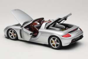 Porsche Carrera GT Silver Metallic Minichamps 1:18 WAP02103014 Metaal — afbeelding 5 van 8