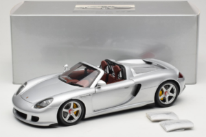 Porsche Carrera GT Silver Metallic Minichamps 1:18 WAP02103014 Metaal — afbeelding 8 van 8