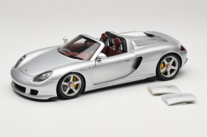 Porsche Carrera GT Silver Metallic Minichamps 1:18 WAP02103014 Metaal