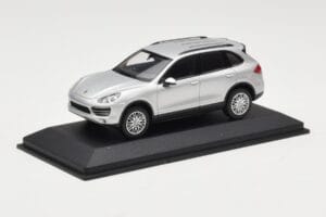 Porsche Cayenne 958 Zilver Minichamps 1:43 WAP0200020B Metaal — afbeelding 2 van 4