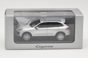 Porsche Cayenne 958 Zilver Minichamps 1:43 WAP0200020B Metaal — afbeelding 4 van 4