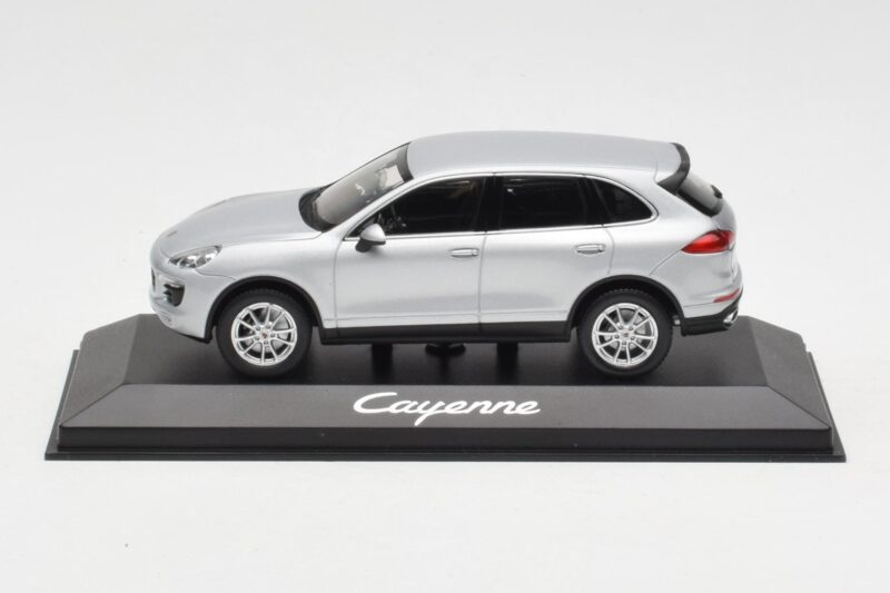 Porsche Cayenne 958 Zilver Minichamps 1:43 WAP0200020E Metaal