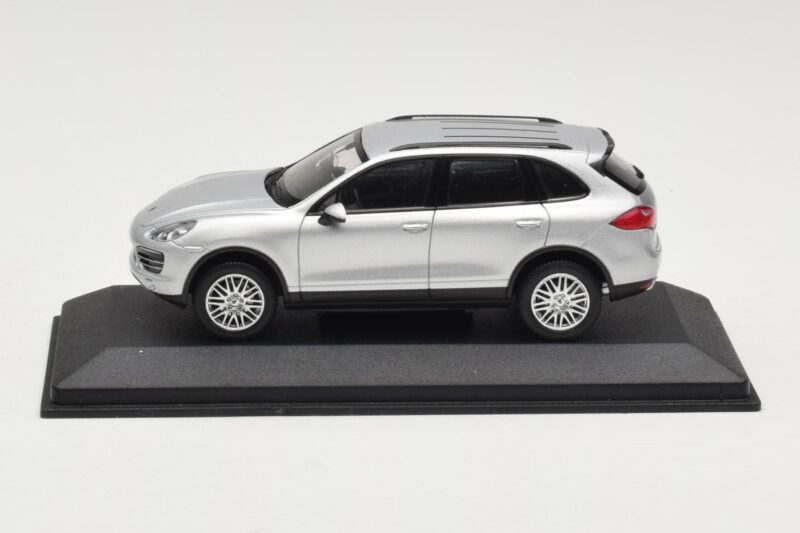 Porsche Cayenne 958 Zilver Minichamps 1:43 WAP0200020B Metaal