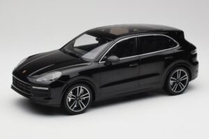 Porsche Cayenne 958 Turbo S Zwart Minichamps 1:18 155066070 Metaal