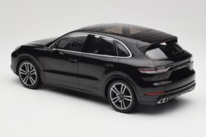 Porsche Cayenne 958 Turbo S Zwart Minichamps 1:18 155066070 Metaal — afbeelding 5 van 6
