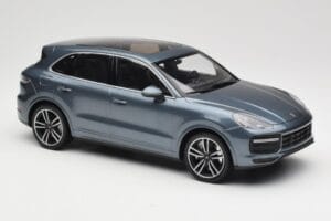 Porsche Cayenne 958 Turbo S Blue Metallic Minichamps 1:18 155066071 Metaal — afbeelding 4 van 6