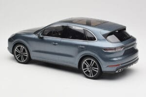 Porsche Cayenne 958 Turbo S Blue Metallic Minichamps 1:18 155066071 Metaal — afbeelding 5 van 6
