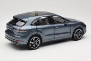 Porsche Cayenne 958 Turbo S Blue Metallic Minichamps 1:18 110066070 Metaal — afbeelding 3 van 8