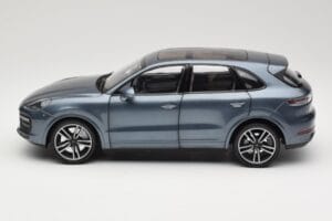 Porsche Cayenne 958 Turbo S Blue Metallic Minichamps 1:18 110066070 Metaal — afbeelding 4 van 8