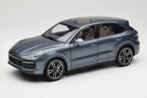 Porsche Cayenne 958 Turbo S Blue Metallic Minichamps 1:18 110066070 Metaal