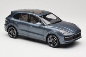 Porsche Cayenne 958 Turbo S Blue Metallic Minichamps 1:18 110066070 Metaal — afbeelding 6 van 8