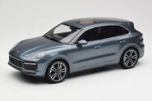 Porsche Cayenne 958 Turbo S Blue Metallic Minichamps 1:18 155066071 Metaal