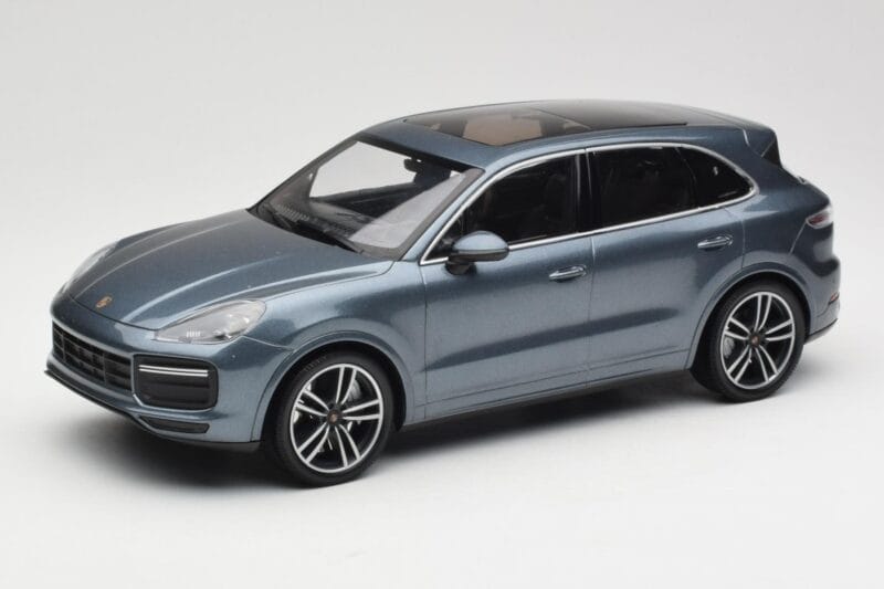 Porsche Cayenne 958 Turbo S Blue Metallic Minichamps 1:18 155066071 Metaal