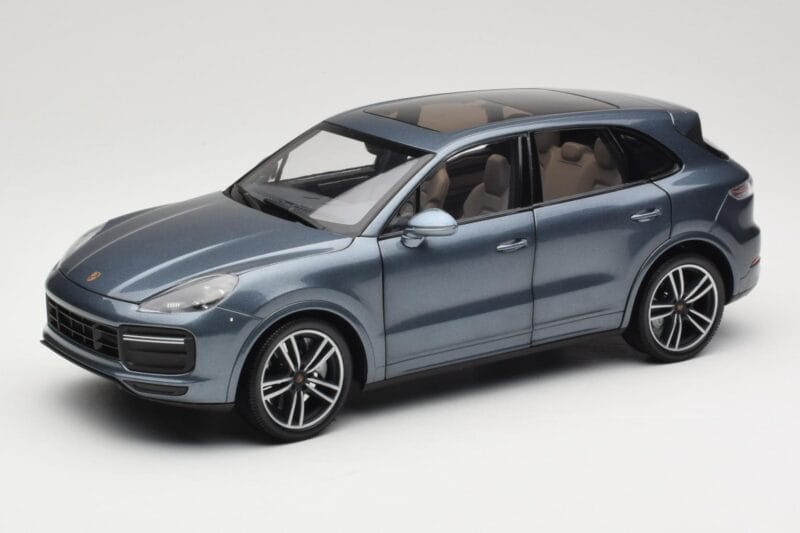 Porsche Cayenne 958 Turbo S Blue Metallic Minichamps 1:18 110066070 Metaal