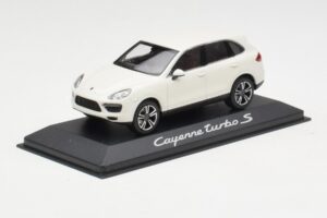 Porsche Cayenne 958 Turbo S Wit Minichamps 1:43 WAP0200220C Metaal — afbeelding 2 van 4