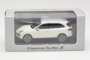 Porsche Cayenne 958 Turbo S Wit Minichamps 1:43 WAP0200220C Metaal — afbeelding 4 van 4