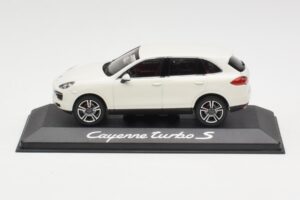 Porsche Cayenne 958 Turbo S Wit Minichamps 1:43 WAP0200220C Metaal