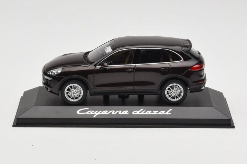 Porsche Cayenne 958 Diesel Acajou Brown Minichamps 1:43 WAP0200030E Metaal