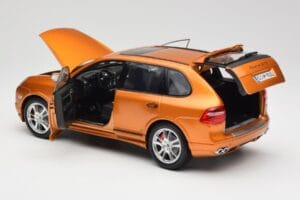 Porsche Cayenne GTS Lava Orange Norev 1:18 187535 Metaal — afbeelding 5 van 8