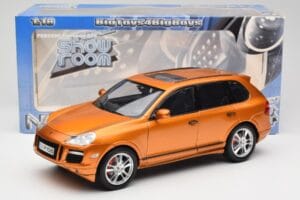 Porsche Cayenne GTS Lava Orange Norev 1:18 187535 Metaal — afbeelding 8 van 8