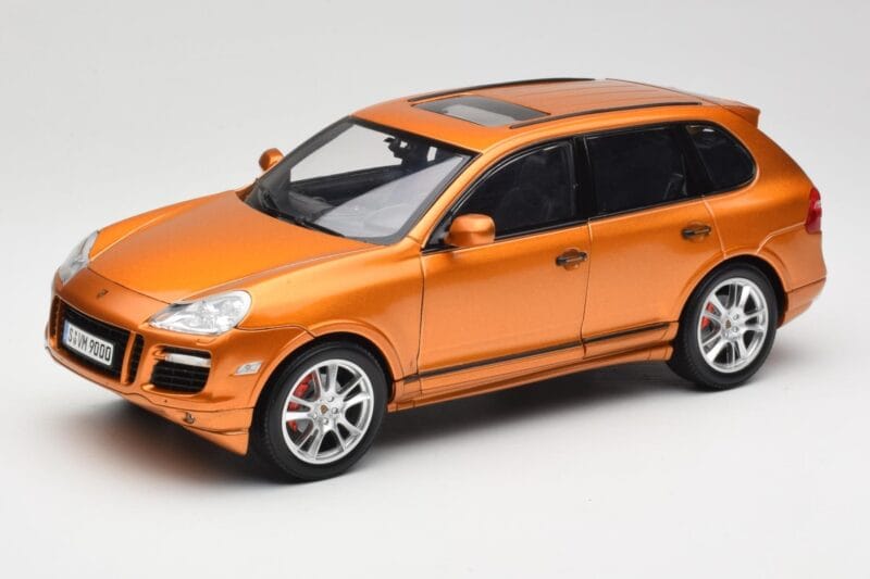 Porsche Cayenne GTS Lava Orange Norev 1:18 187535 Metaal