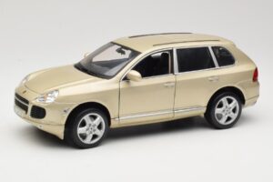 Porsche Cayenne S 955 Beige Maisto 1:18 WAPC2100213 Metaal