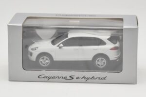 Porsche Cayenne 958 S e-Hybrid Wit Minichamps 1:43 WAP0200040E Metaal — afbeelding 4 van 4
