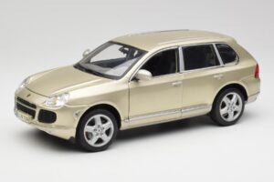 Porsche Cayenne Turbo 955 Beige Maisto 1:18 WAP02100113 Metaal