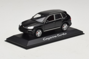 Porsche Cayenne Turbo Dark Green Metallic Minichamps 1:43 WAP02061117 Metaal — afbeelding 2 van 5