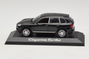 Porsche Cayenne Turbo Dark Green Metallic Minichamps 1:43 WAP02061117 Metaal